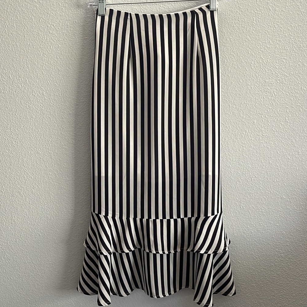 Who What Wear White and Black Stripped Skirt Size 2 - Picture 2 of 6